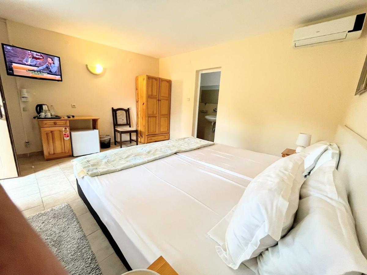 Lotus Family Hotel - Free Parking 써니비치 외부 사진