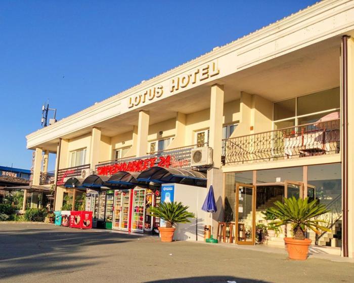 Lotus Family Hotel - Free Parking 써니비치 외부 사진