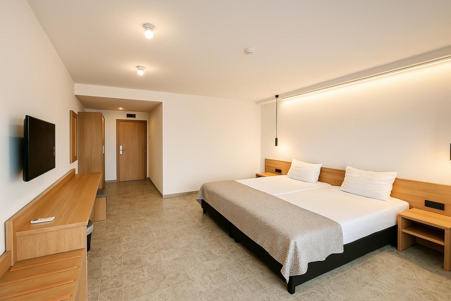 Lotus Family Hotel - Free Parking 써니비치 외부 사진