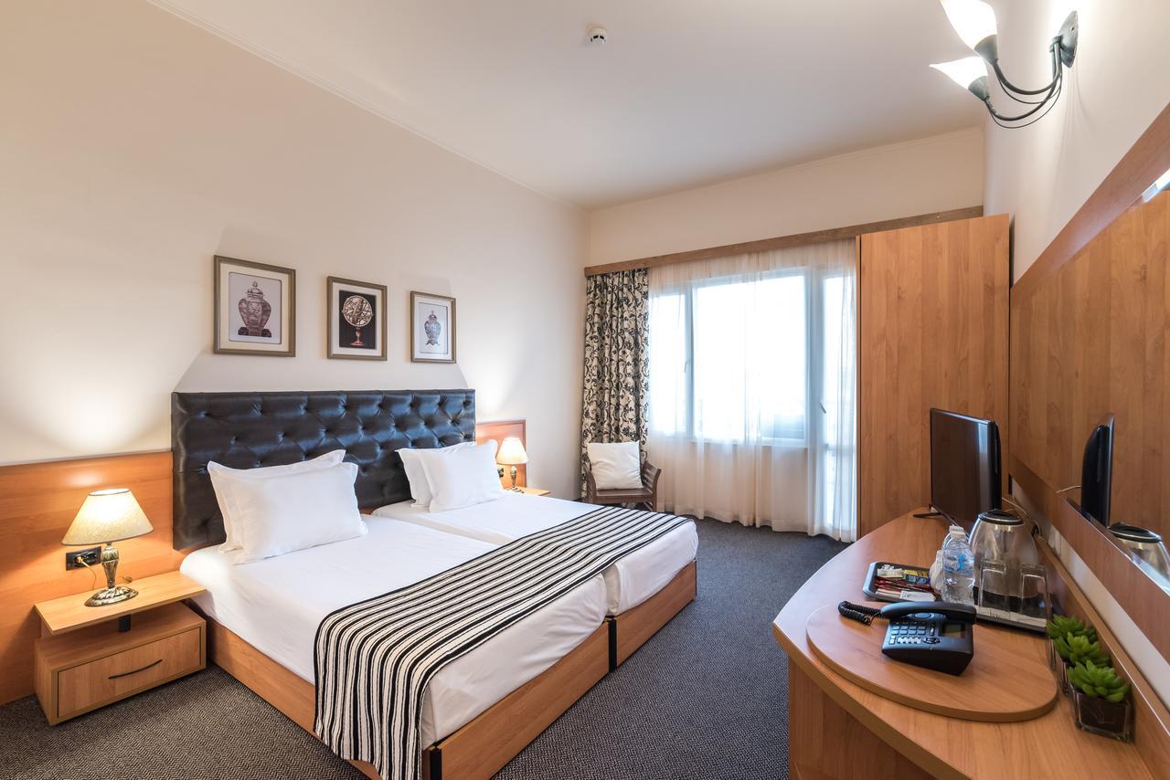 Lotus Family Hotel - Free Parking 써니비치 외부 사진