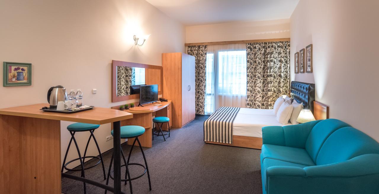 Lotus Family Hotel - Free Parking 써니비치 외부 사진
