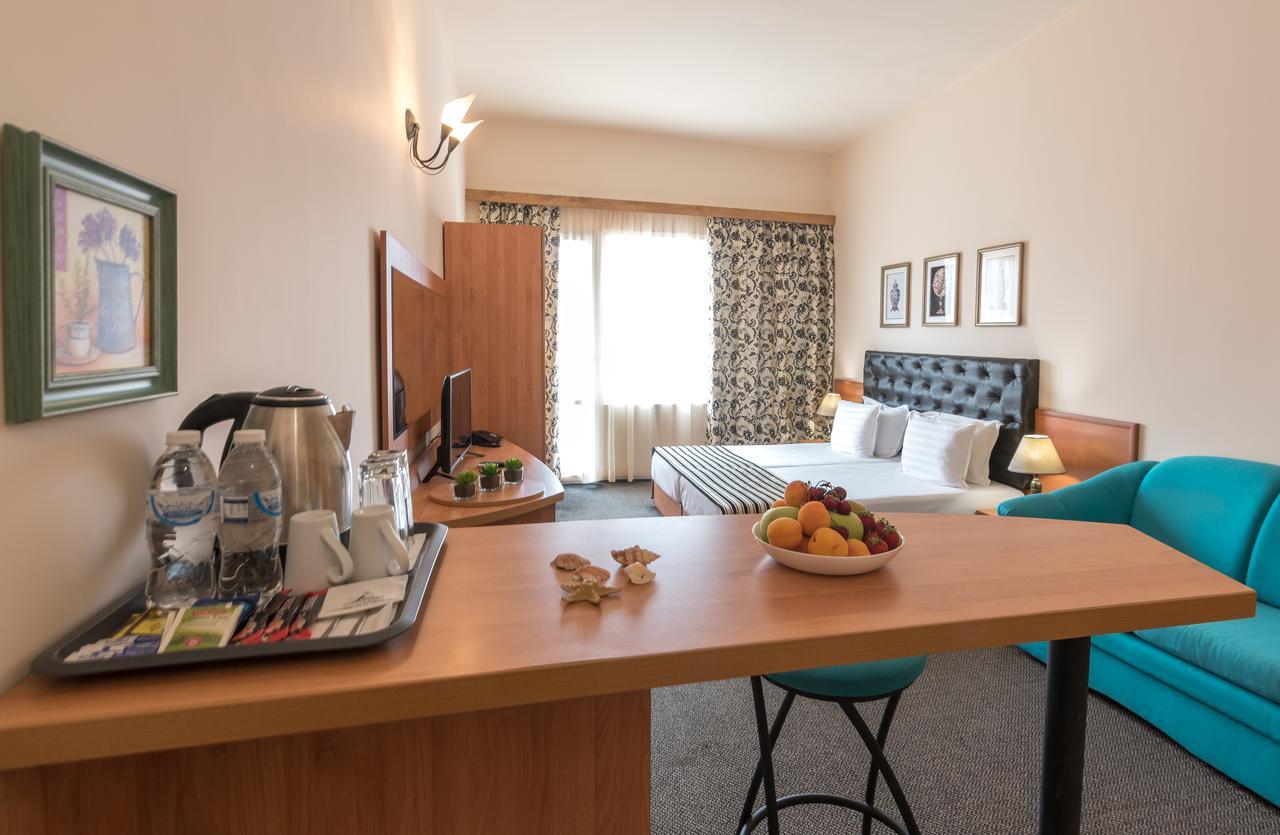 Lotus Family Hotel - Free Parking 써니비치 외부 사진