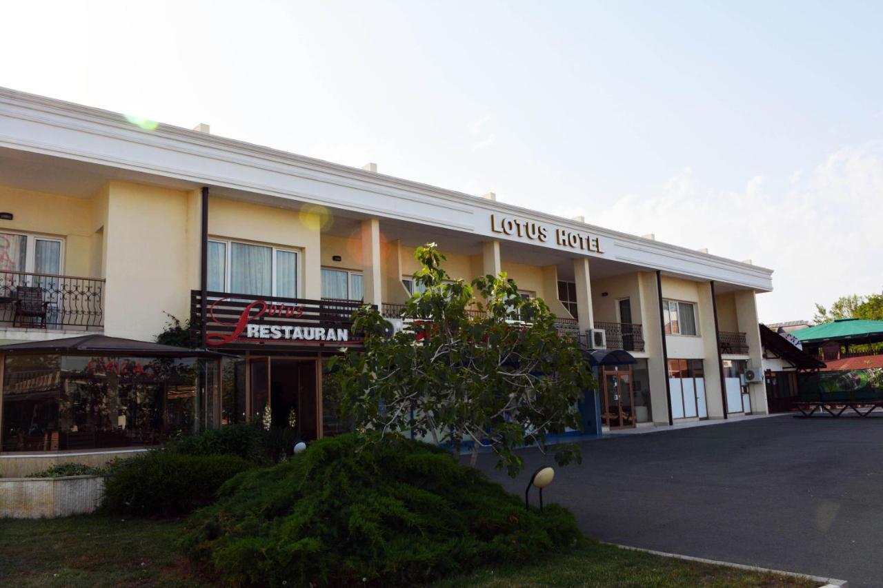 Lotus Family Hotel - Free Parking 써니비치 외부 사진
